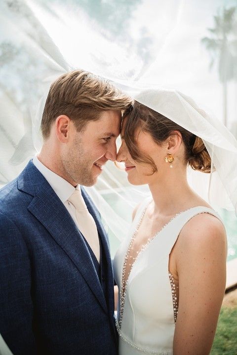 Couple portraits on a wedding day in Málaga by Longtake Film