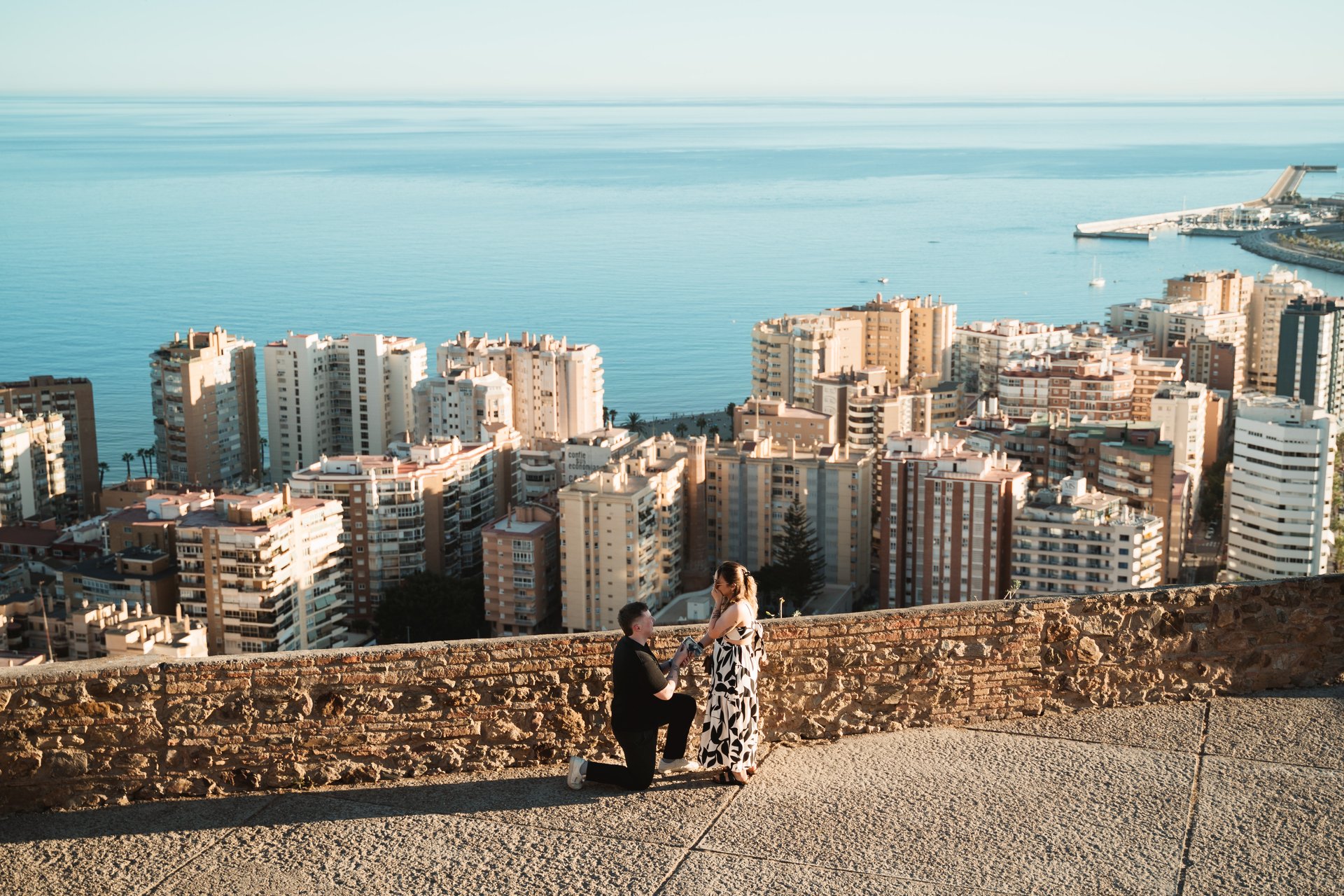 Surprise proposal photos in Málaga in natural light