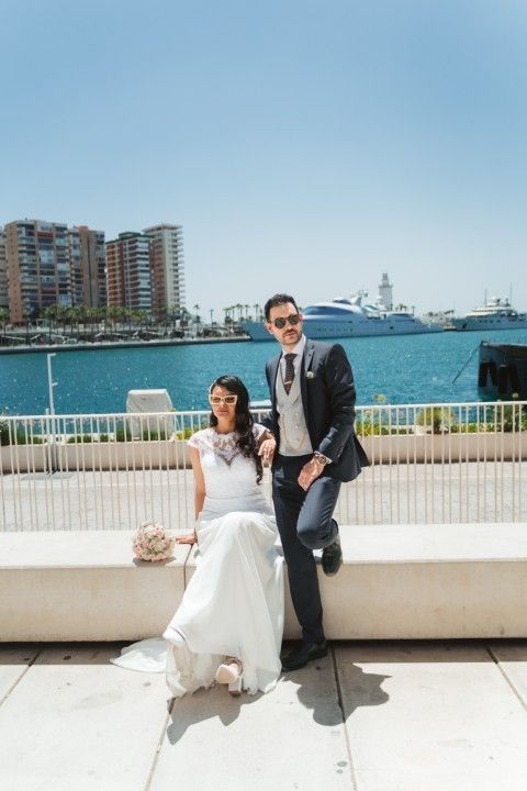 Small civil wedding ceremony beside the harbour in Málaga