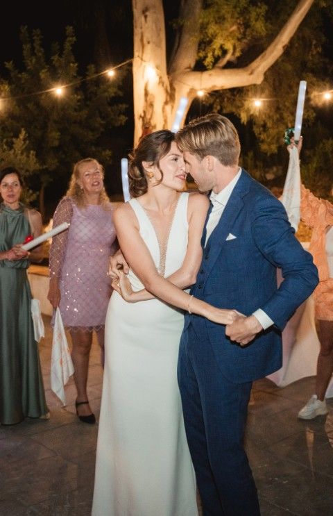 first dance - Jeffrey & Elise - Spring wedding in Finca La Familia Naranja, Málaga