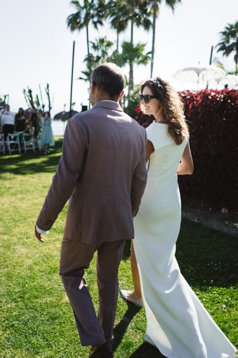 wedding party - Paulis & Laura - Summer wedding in Tikitano Beach Restaurant & Lounge, Estepona