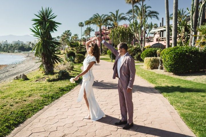 wedding party - Paulis & Laura - Summer wedding in Tikitano Beach Restaurant & Lounge, Estepona